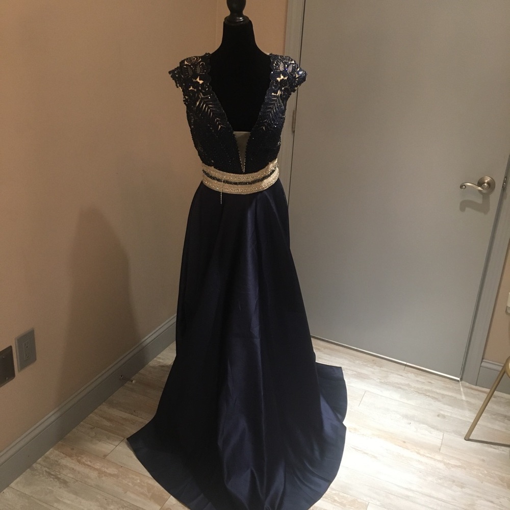 MacDuggal Couture Embellished Top Deep V Neck 8